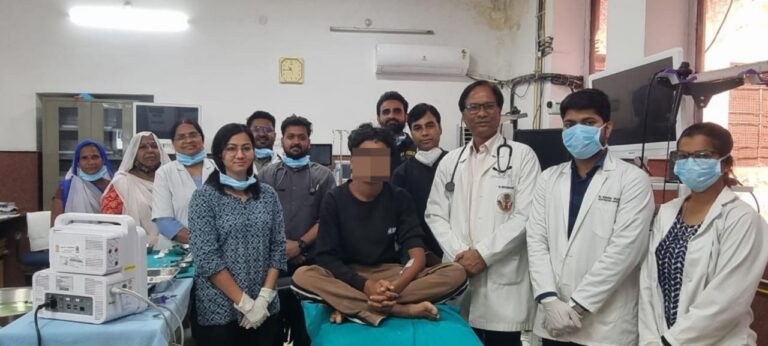 उदयपुर के डॉक्टरों का कमाल: बिना ऑपरेशन सांस की नली से निकाला 32MM का स्क्रू, 17 वर्षीय युवक को मिला नया जीवन