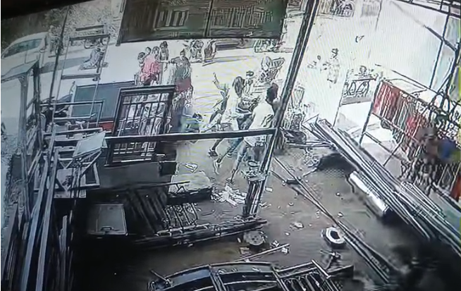 उदयपुर: गाड़ी की बात को लेकर विवाद, व्यापारी और पुत्र पर लाठी-सरियों से जानलेवा हमला