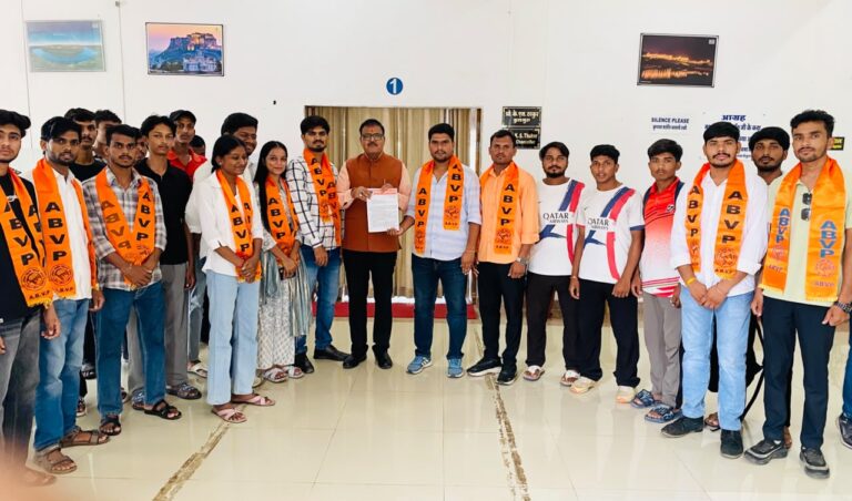 बांसवाड़ा: छात्रसंघ चुनाव बहाल करने की मांग तेज, ABVP ने कुलपति को सौंपा 5 सूत्रीय ज्ञापन